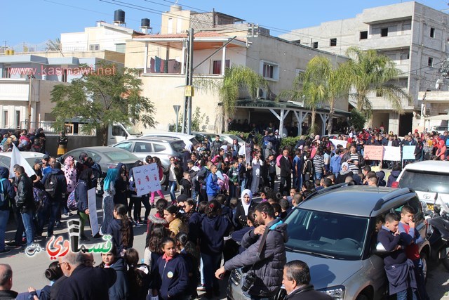 فيديو: رئيس البلدية في المسيرة التضامنية مع الاستاذ طارق ورسالة الى الشرطة  تحصيلكم وانجازاتكم في السنوات الاخيرة صفر   